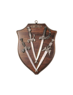 Medieval panoply with 4 different daggers (28x22 cm.)