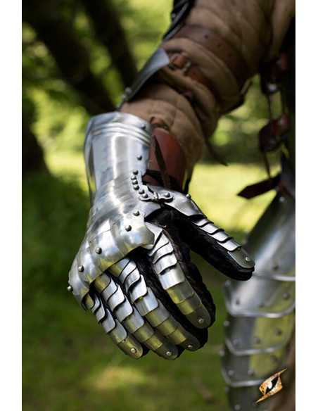 Articulated gauntlets