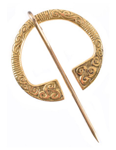 Celtic brooch with fibula type ring, brass (6.5 cm.)