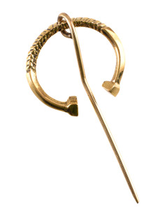 Small twisted ring brooch, brass (4 cm.)