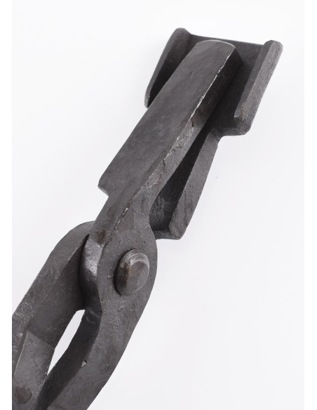 Hand forged square jaw pliers (45 cm.)