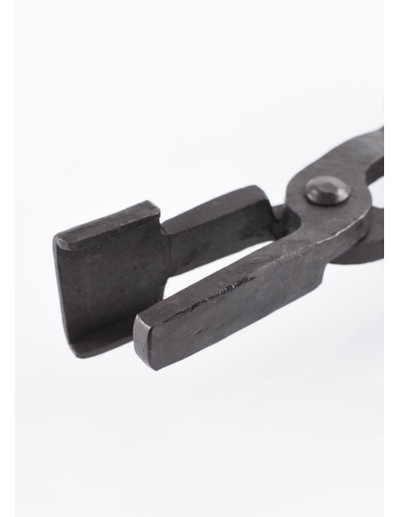 Hand forged square jaw pliers (45 cm.)