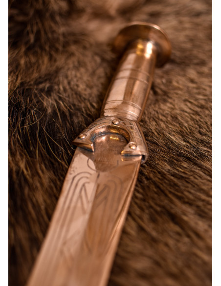 Celtic short sword in bronze (71.5 cm.)