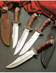 Venice knife with wooden handle