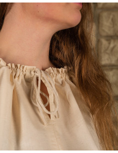 Medieval blouse in natural white cotton Annabelle model 2
