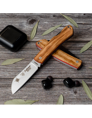 Windstar hunting knife, satin natural olive handle