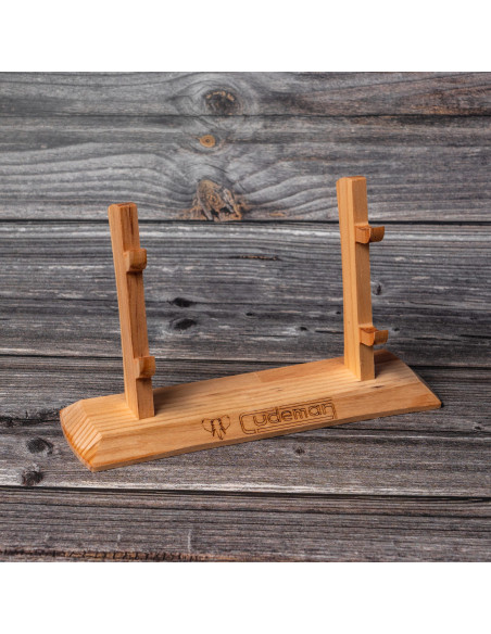 Wooden base for 2 knives