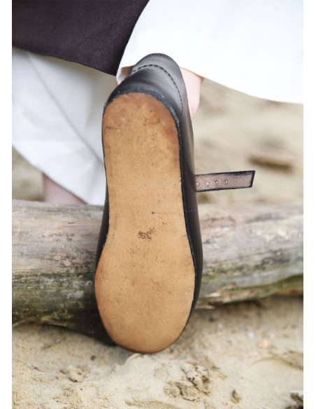 Medieval women's shoe Latchet, brown...