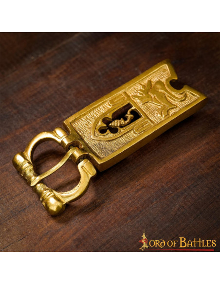 Thistle buckle for medieval belts