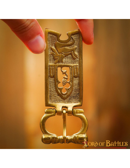 Thistle buckle for medieval belts