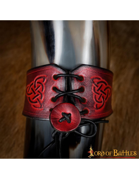 Northern hunters' horn with garnet...