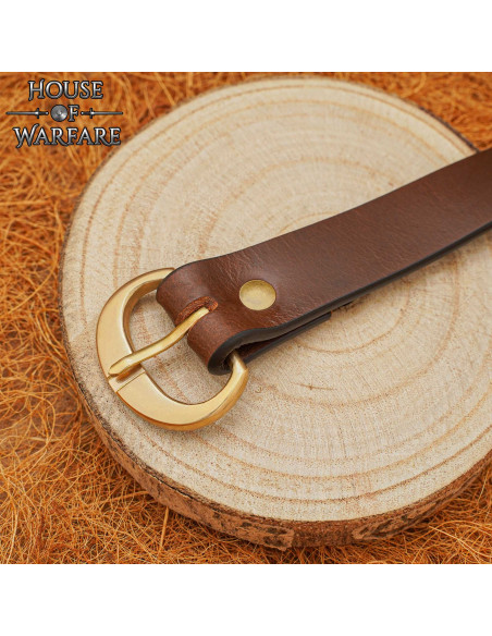 Small medieval belt buckle in brass Small medieval belt buckle in brass