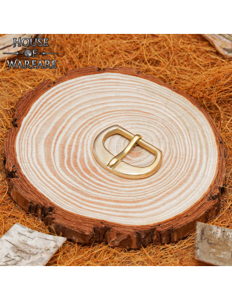 Small medieval belt buckle in brass Small medieval belt buckle in brass