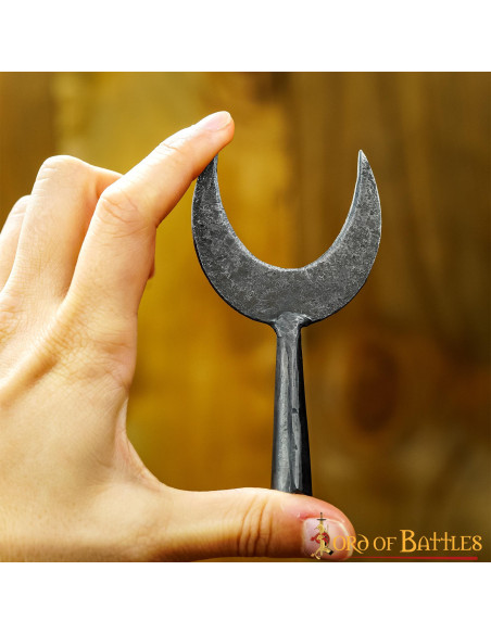 Medieval U-shaped arrowhead, rope cutter