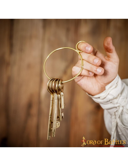 Set 5 keys with keychain of medieval...