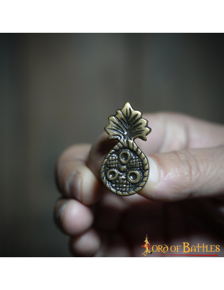 Set of 5 pineapple ornaments in aged...