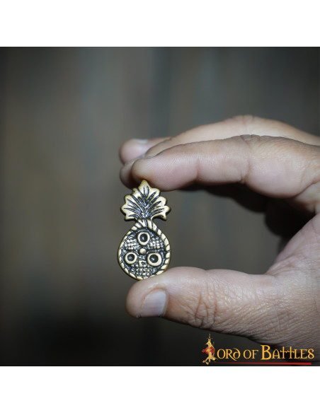 Set of 5 pineapple ornaments in aged...