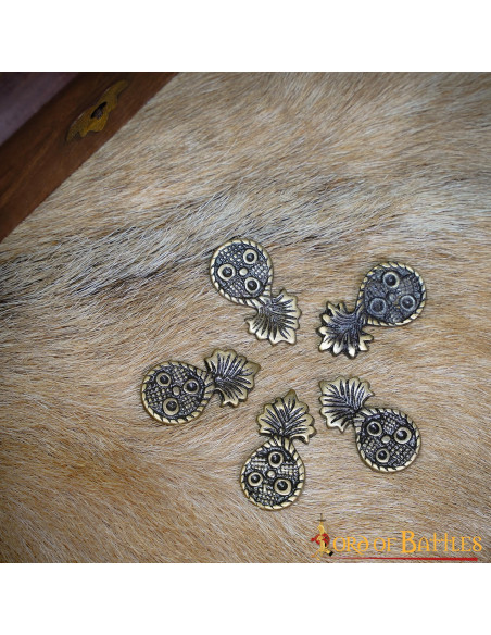 Set of 5 pineapple ornaments in aged...