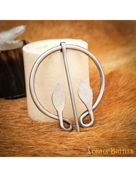 Celtic leaf brooch in stainless steel