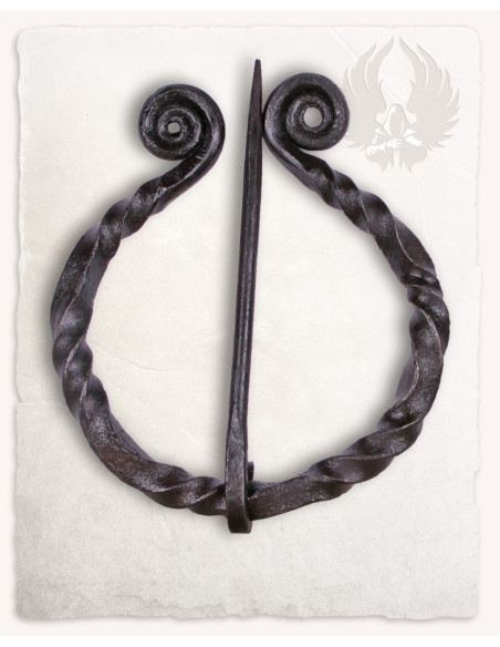 Large Angús fibula for dresses and capes