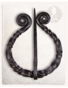 Small Angús fibula for dresses and capes 2