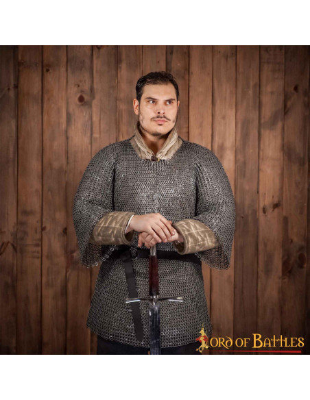 Long-sleeved chain mail with flat...