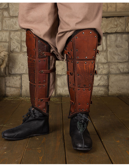 Quintus greaves with 3 straps - brown