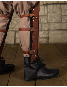 Quintus greaves with 3 straps - brown 2