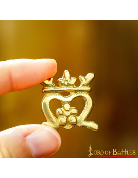 Set of 5 decorative medieval crowns...