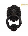 Leon door knocker in wrought iron (15.2x8.8 cm.)