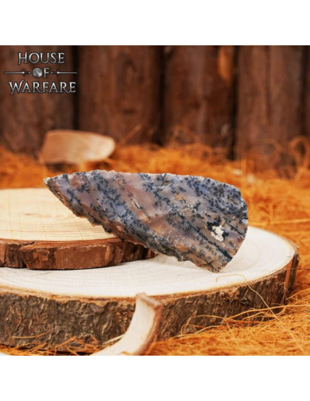 Historical flint stone arrowhead (6 cm.)