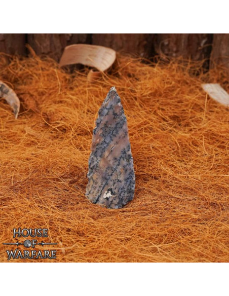 Historical flint stone arrowhead (6 cm.)