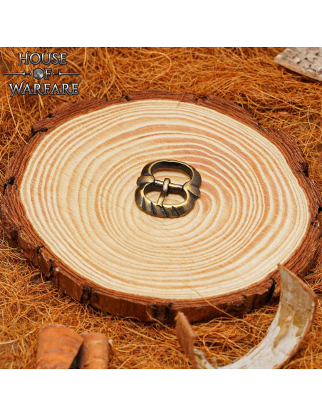 Small aged brass buckle (3.1 x 2.7 cm.) Small aged brass buckle (3.1 x 2.7 cm.)