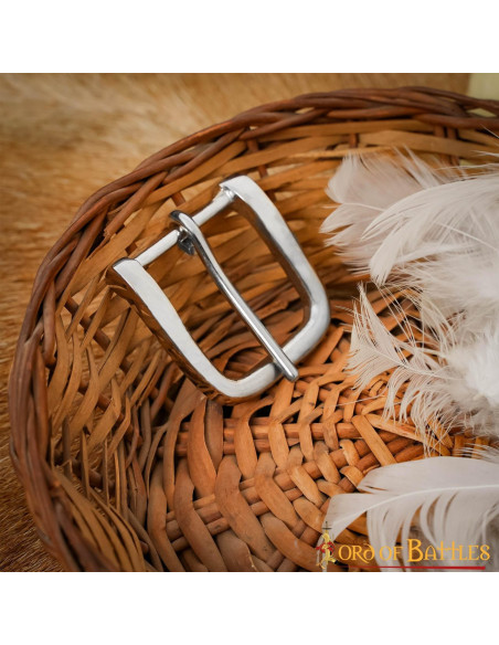 Classic steel buckle (4.3 x 4.2 cm.)