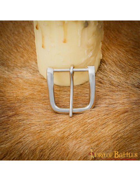 Classic steel buckle (4.3 x 4.2 cm.)