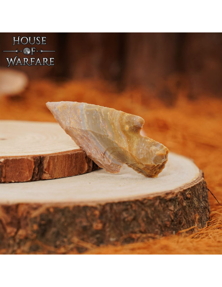 Small flint stone arrowhead (6 cm.)