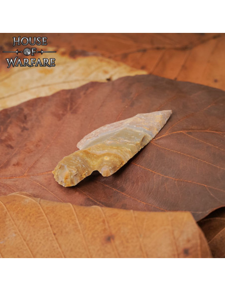 Small flint stone arrowhead (6 cm.)