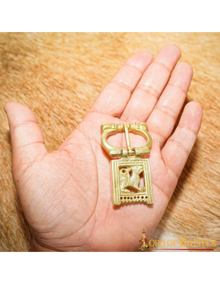 Medieval brass wolf buckle (6.2 x 2.8... Medieval brass wolf buckle (6.2 x 2.8...
