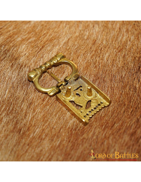 Medieval brass wolf buckle (6.2 x 2.8... Medieval brass wolf buckle (6.2 x 2.8...