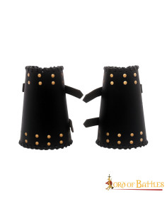 Medieval leather bracers with studs (17 cm.)