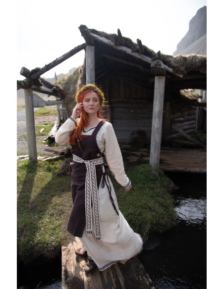 Aleiga woman brown surcoat with straps