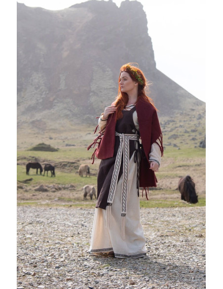 Aleiga woman brown surcoat with straps