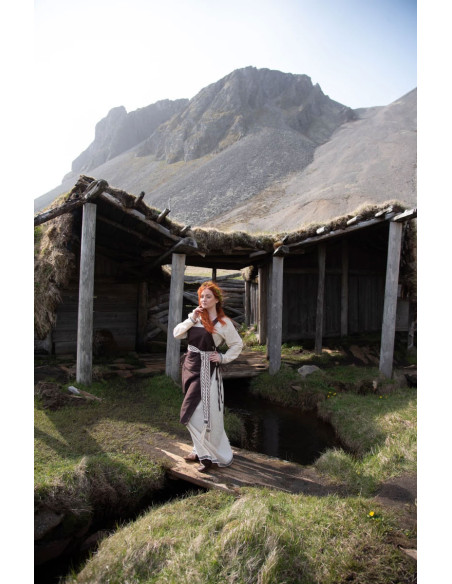 Aleiga woman brown surcoat with straps