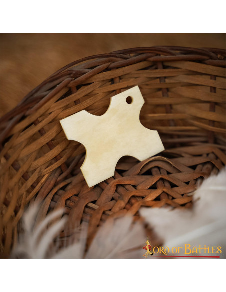 Decorative bone tablet (3.8 x 3.1 cm)