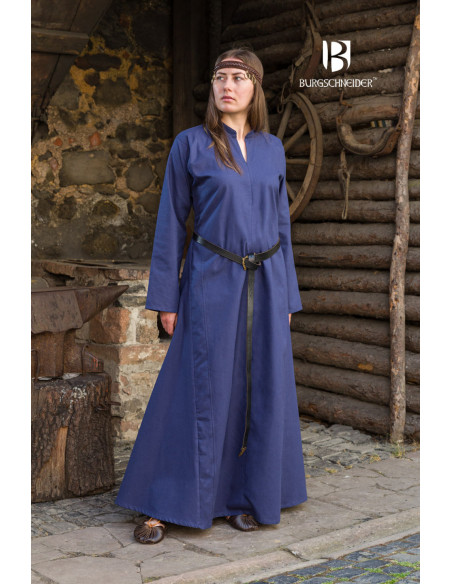 Long medieval dress model Rus...