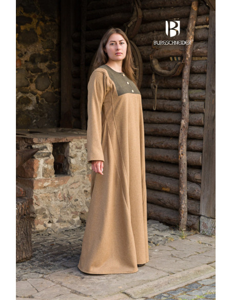 Medieval dress model Rus Jadwiga, Camel