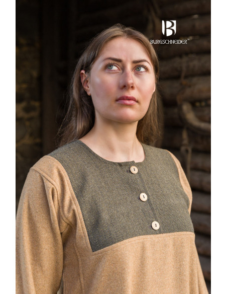 Medieval dress model Rus Jadwiga, Camel