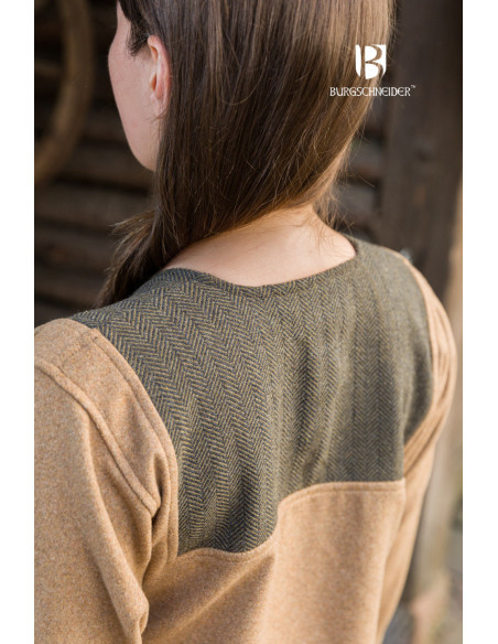 Medieval dress model Rus Jadwiga, Camel