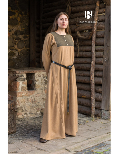 Medieval dress model Rus Jadwiga, Camel