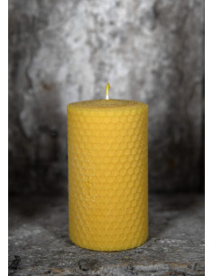 Beeswax pillar candle, 17 hours. (10x5.8 cm.)